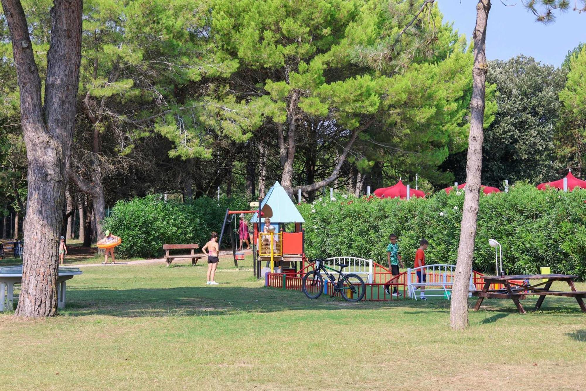 Il Tridente Camping Village Бибионе Екстериор снимка