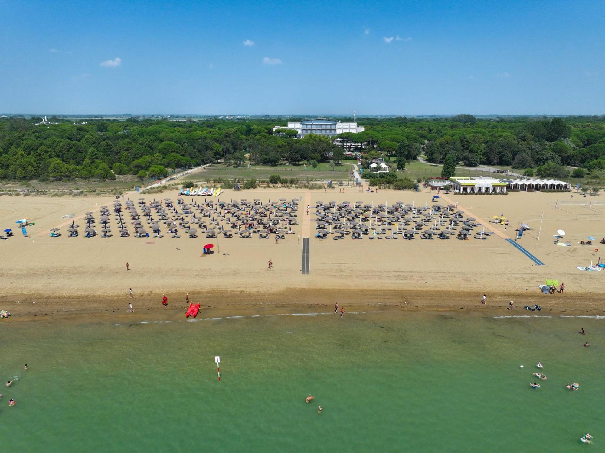 Il Tridente Camping Village Бибионе Екстериор снимка
